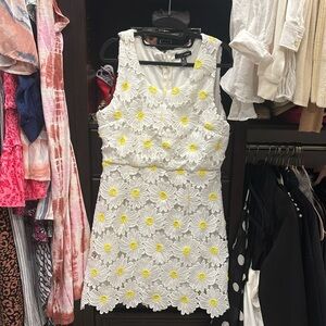 Cute white dress with daisies